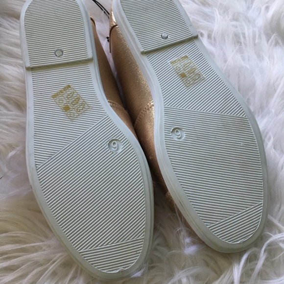 NWOT BOBBIE BROOKS METALLIC SLIP ONS SIZE 6 and 9 - Picture 6 of 13